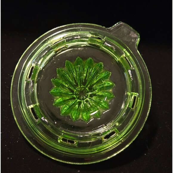 Vintage Green Glass Citrus Juicer With Handle & Spout 8" Diameter 3.5" Height De - Picture 3 of 6